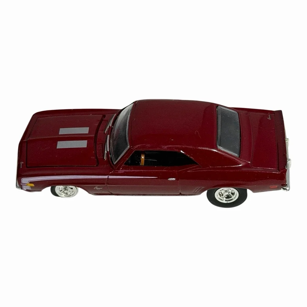 1969 Chevy V-8 Camaro SS 350 Collectible‎ 1/64 Scale Diecast Diorama Model